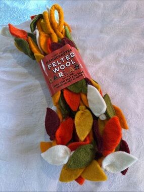 Trader Joes Felted Wool Fall Leaf Garland 9 Ft Autumn Thanksgiving